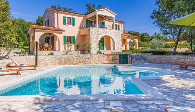 5 bedroom lovely home in Koromacno