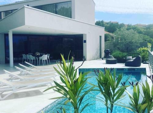 5*Modern Seaview villa with private pool in Klimno