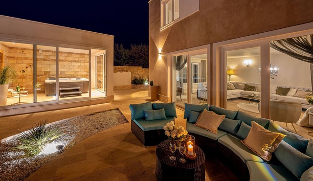 5BR Inland villa Senses with pool and spa in authentic village with great food