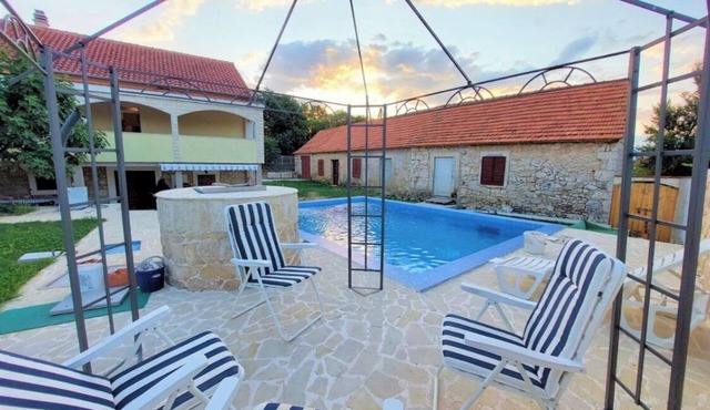 A cozy home in the heart of the village in Siveric
