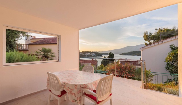 A panoramic sea view, 1-bed apartment, with balcony and separate terrace area.G4