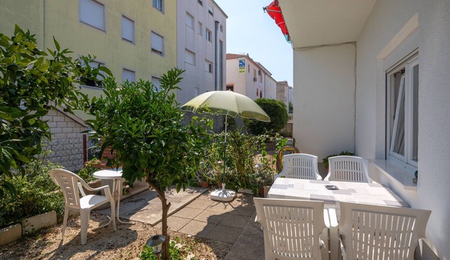 A2 - apt near beach with patio, parking and grill