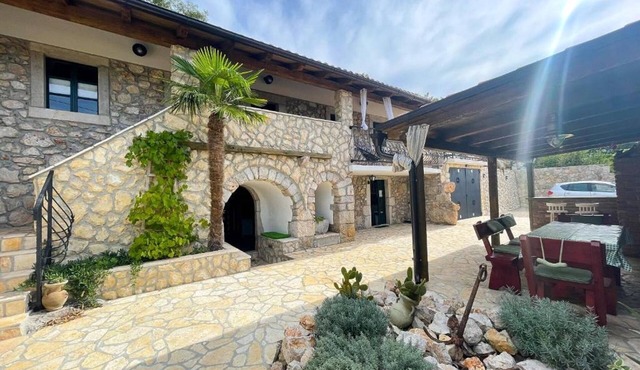 Adorable home with swimming pool