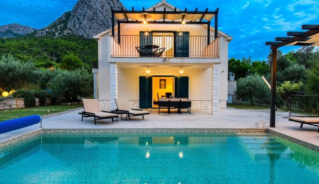 Alleinstehendes Ferienhaus mit Pool und drei Sch by Interhome in Zaostrog