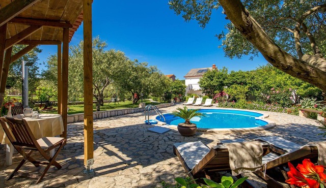 Amazing apartment in Mundanije