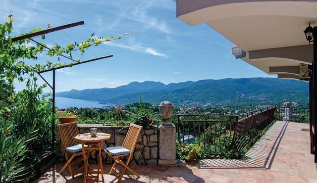 Amazing apartment in Kastav with house sea view