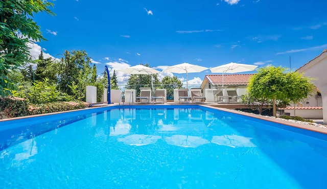 Amazing apartment in Omisalj with WiFi