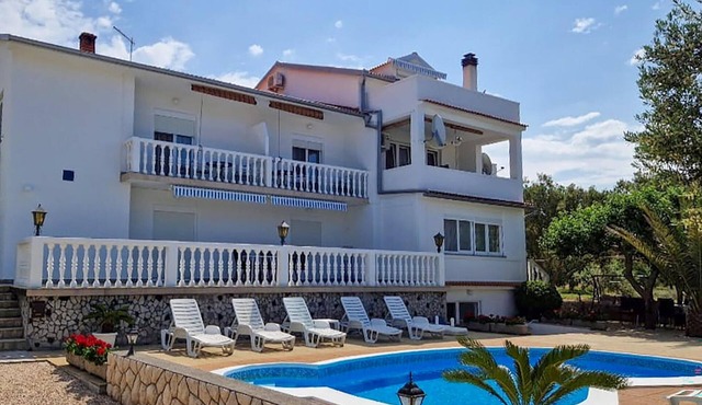 Amazing apartment in Rab with WiFi
