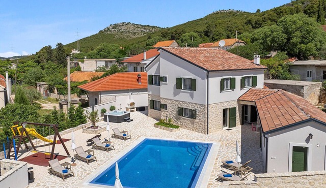 Amazing home in Dubrava kod Sibenika with sauna in Dubrava kod Sibenika