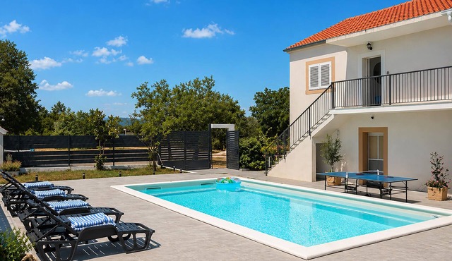 Amazing home in Dugobabe