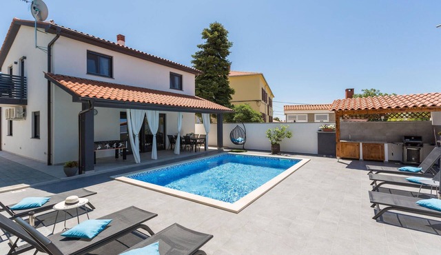 Amazing home in Galizana in Galizana