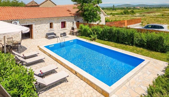 Amazing home in Lisane Tinjske in Lisane Tinjske