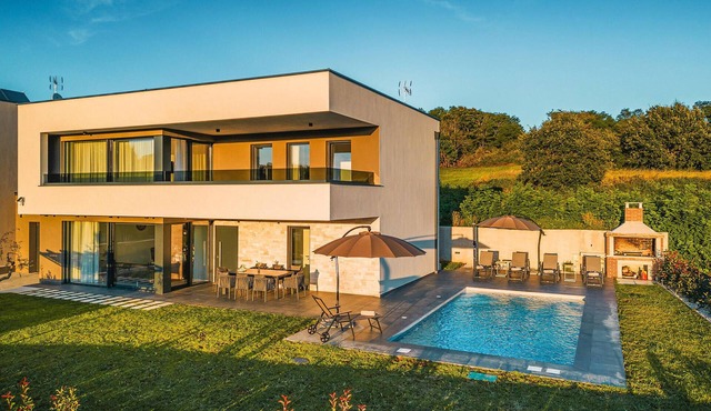Amazing home in Kastelir with sauna in Kastelir