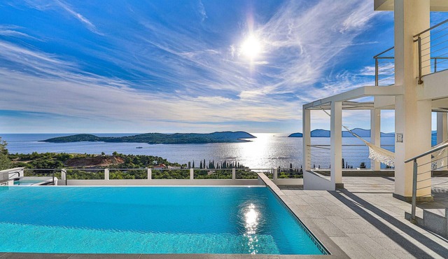 Amazing home in Orasac