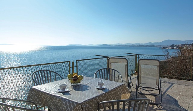 Amazing home in Podstrana with WiFi