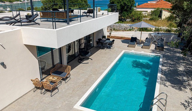 Amazing home in Prizba