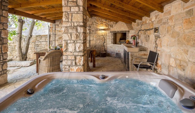 Amazing home in Puntera with WiFi
