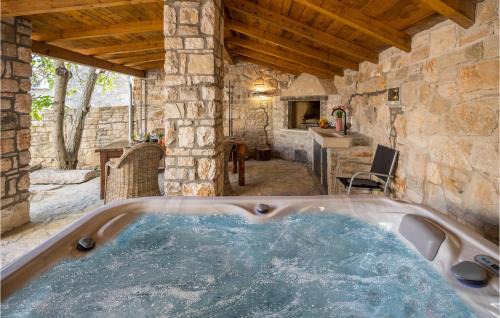 Amazing Home In Puntera With Wifi