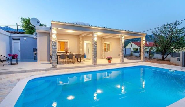 Amazing home in Seline
