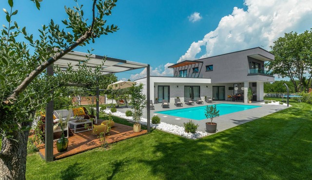Amazing home in Sivati