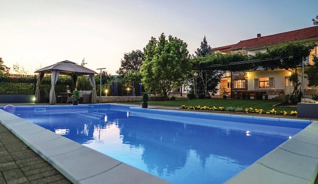 Amazing home in Vinjani Donji
