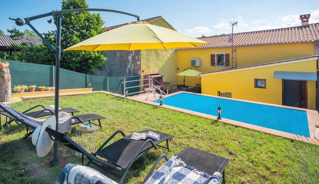 Amazing home in Zminj