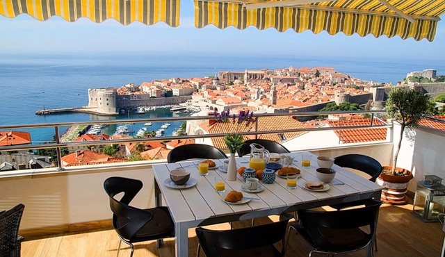 Amazing views over the old town and Adriatic Sea! Outdoor Hot Tub in Dubrovnik
