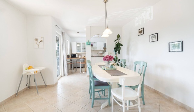 Apartman 6 + 2, a property with a garden and 3 balconys, located in Istria