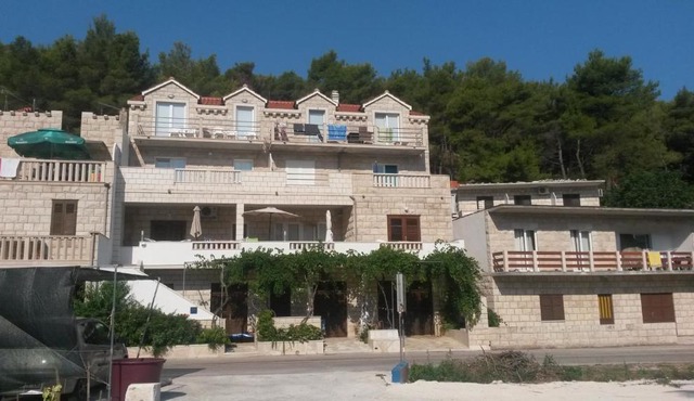 Apartmani Ina in Povlja