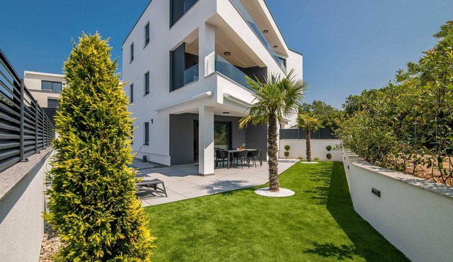 Apartment AK lux with private pool