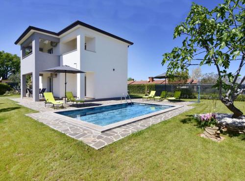 Apartment Apartment 2 in einer neuen Villa mit Pool in ruhiger Lage by Interhome