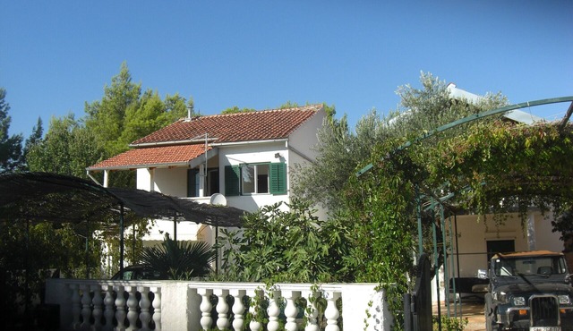 Apartment Bilice, 100m from the sea, ideal for small children and boat owners