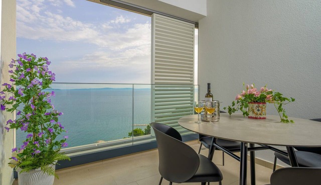 Apartment 'Blue Horizon' with Balcony, Wi-Fi and Air Conditioning in Split