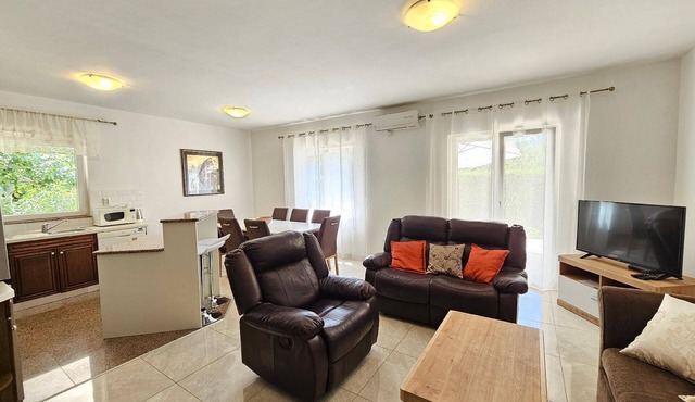 Apartment for 8 persons, 150m from the beach in Novi Vinodolski