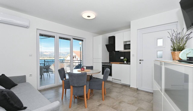 Apartment Grigic 3, for up to 3 persons in Mastrinka