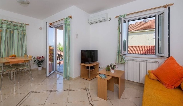 Apartment in Bol with Balcony, Air condition, WIFI, Dishwasher (5217-7)