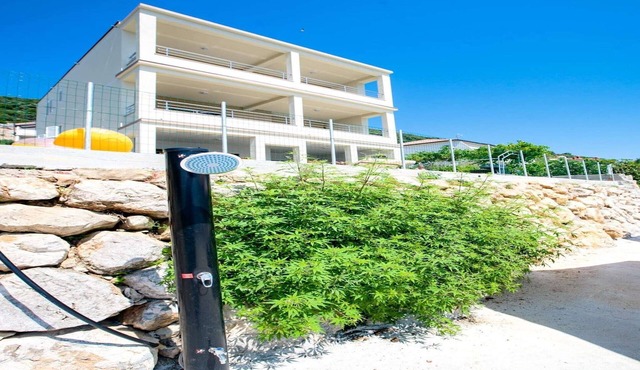 Apartment in Supetarska Draga by the Beach