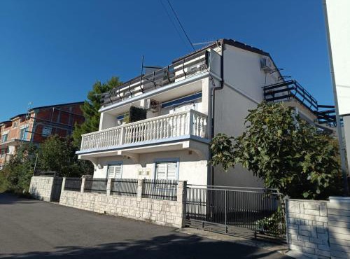 Apartment in Novi Vinodolski with sea view, terrace, air conditioning, Wi-Fi (3667-3) in Novi Vinodolski