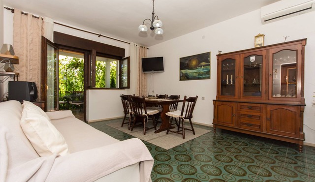 Apartment Lorenzo (54901-A1) - Seget Donji in Seget Donji