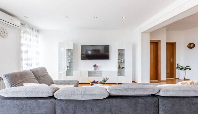 Apartment Merita - Two Bedroom Apartment with Balcony