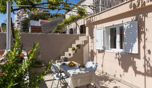 Apartment Meet & Greet- Studio Apartment with Terrace and Sea View