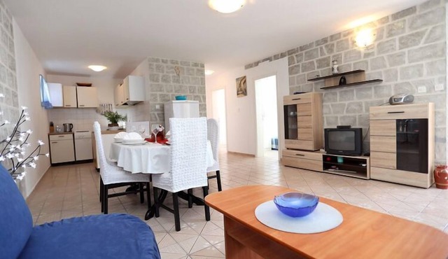 Apartment Meri - Two Bedroom Apartment with Balcony in Trogir