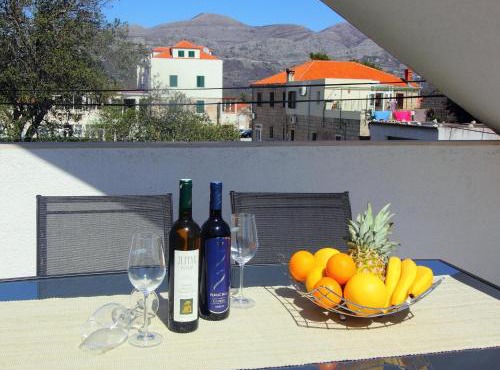 Apartment Milenka - Four Bedroom Apartment with Terrace in Čilipi
