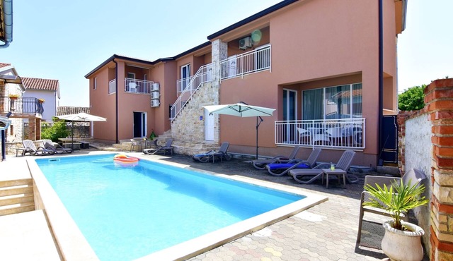 Apartment NOA1 Tar with swimming pool, balcony, games room, Wi-Fi, barbecue