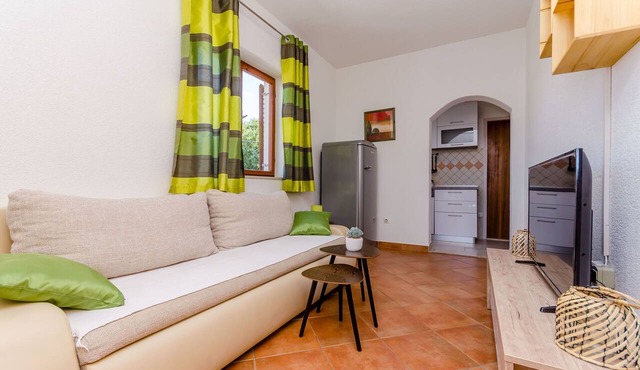 Apartment Piveta (24451-A1) - Okrug Gornji (Ciovo)