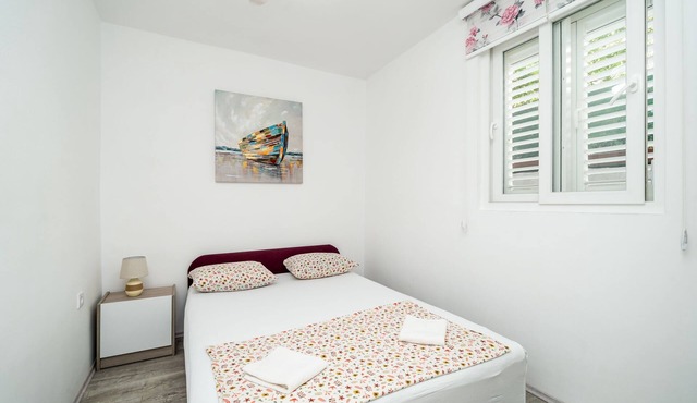 Apartment & Rooms Alan-Double Room with Shared Bathroom 1
