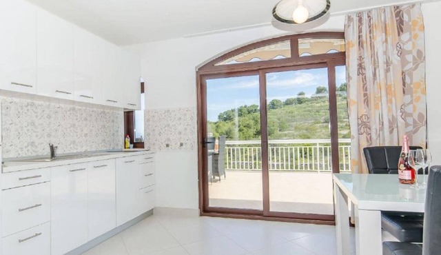 Apartment Star - with swimming pool: A5(6) - Stomorska, Island Solta, Croatia in Stomorska