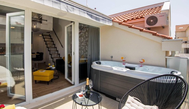 Apartment Velvet - Studio Apartment with Hot Tub