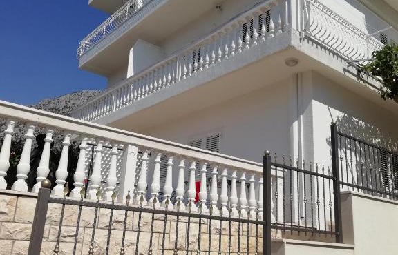 Apartment Villa Bajna