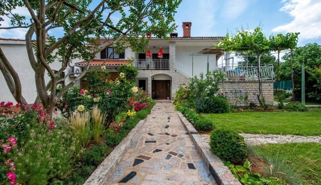 Apartment "Vinez" with private pool